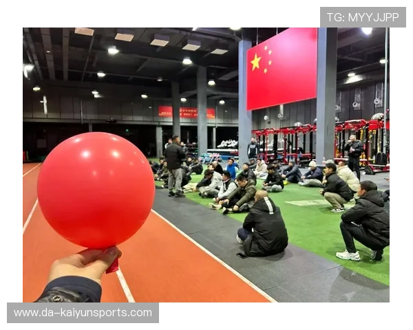 举重学院完善青少年训练的康复与体能恢复体系，举重训练馆